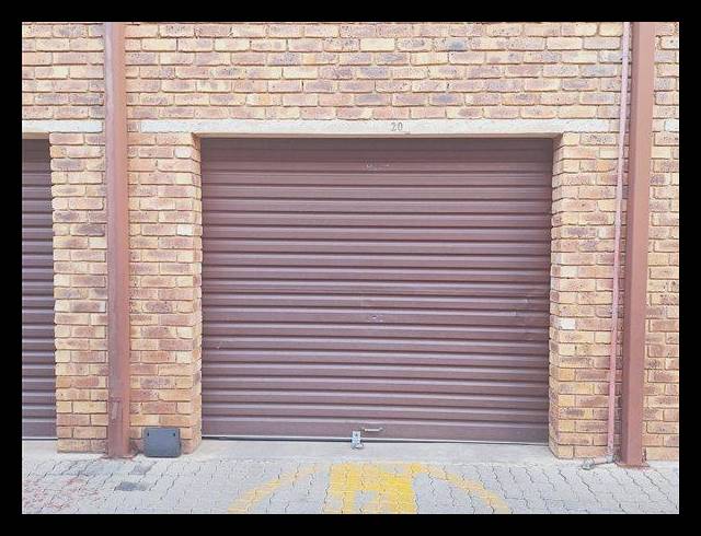 2 BEDROOM TOWNHOUSE FOR SALE IN KEMPTON PARK